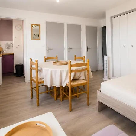 Just A Stones Throw From The Casino And Thermal Lejlighed La Roche-Posay